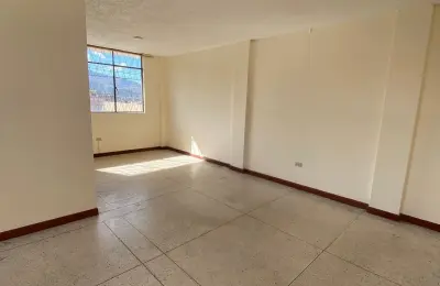 Departamento Seguro de 2 Dormitorios en Arriendo – Av. Bolivariana (Ambato)