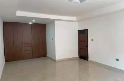 Casa Independiente de 3 Dormitorios cerca de la Plataforma Gubernamental Sur