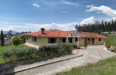 Espectacular Casa en Arriendo – Tababela (Ideal Vivienda o Airbnb)